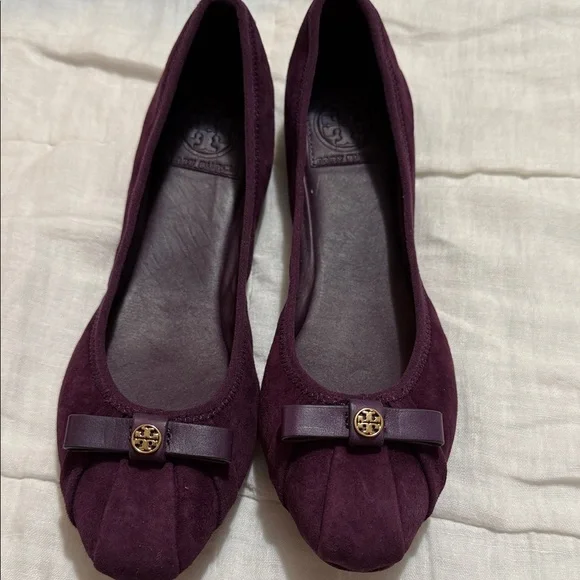 Tory Burch Purple Flats with Gold Accent - Picture 1 of 4